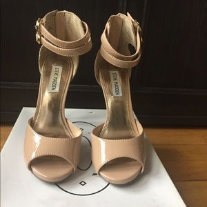 Steve Madden Marli peep toe heels